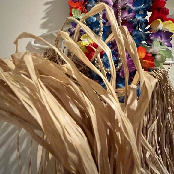 Colorful Hawaiian Lei and Raffia Hula Set - Picture 6 of 6